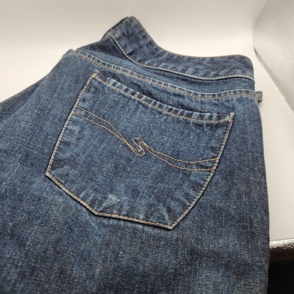 Silver Blue Jeans‎ Size 29/30 with Back Pocket Embellishments